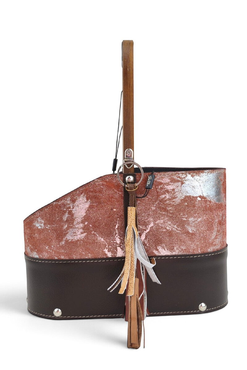 Matera de Cuero con detalles metalizados con Estructura Integral de Madera Chocolate