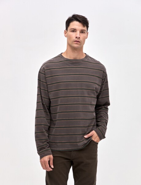 Remera Saint Marrón