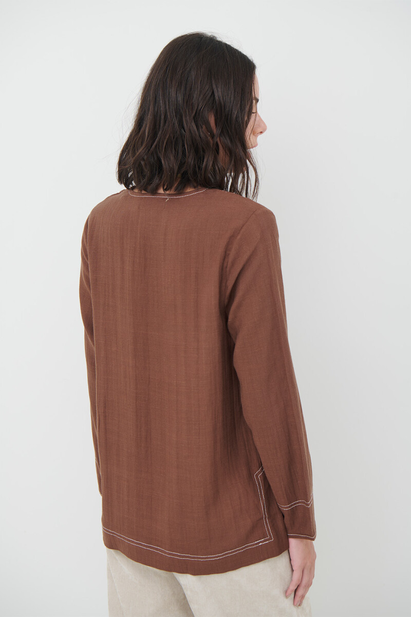 BLUSA ESCOTE V MARRON