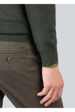 Sweater cuello alto con botones VERDE