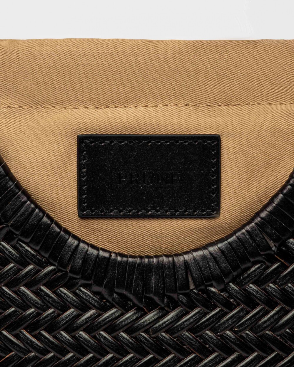 Cartera al hombro Ipanema en cuero curtido natural Negro