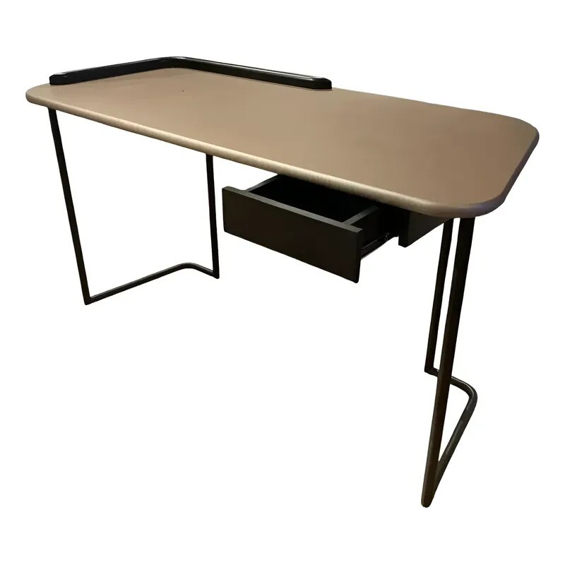 ESCRITORIO 1 CAJON TAPA MADERA CHOCOLATE SUAVE PATAS EN HIERRO LAQUEADAS EN NEGRO ESCRITORIO 1 CAJON TAPA MADERA CHOCOLATE SUAVE PATAS EN HIERRO LAQUEADAS EN NEGRO