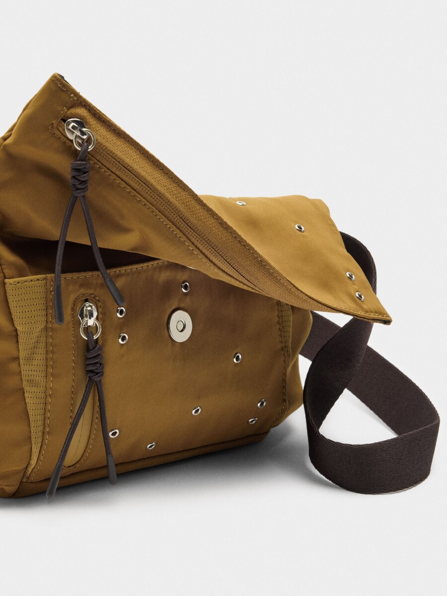 Riñonera De Nylon Con Tachuelas camel