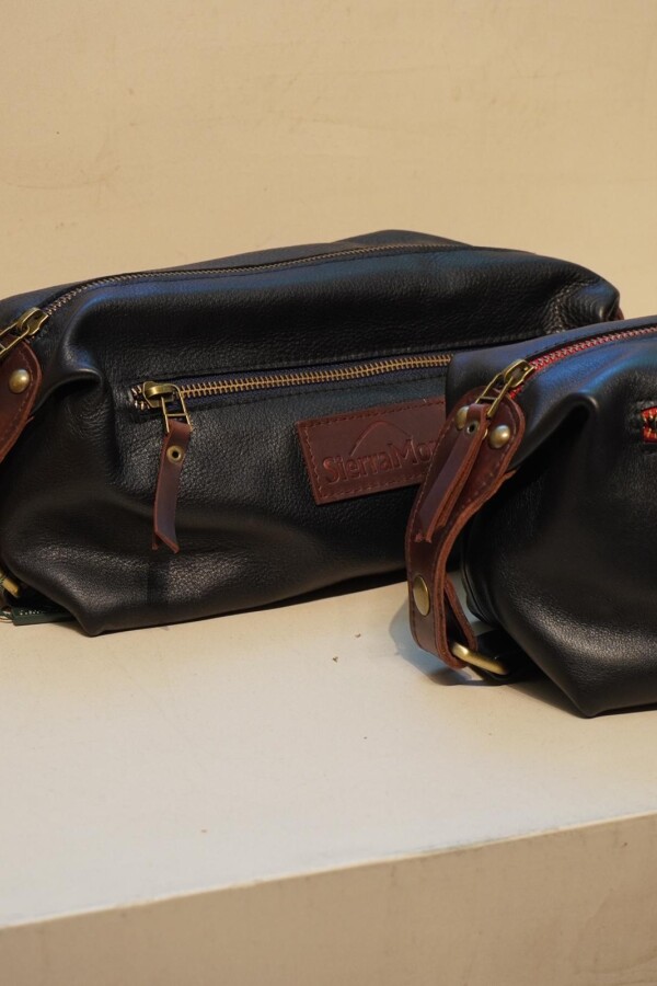 Necessaire de Cuero Negro Blue Zip
