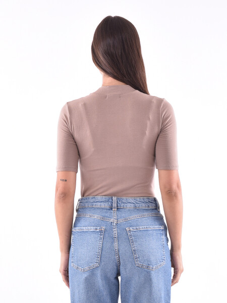 POLERA BASIC BEIGE OSCURO