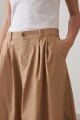 Falda midi con pinzas tostado
