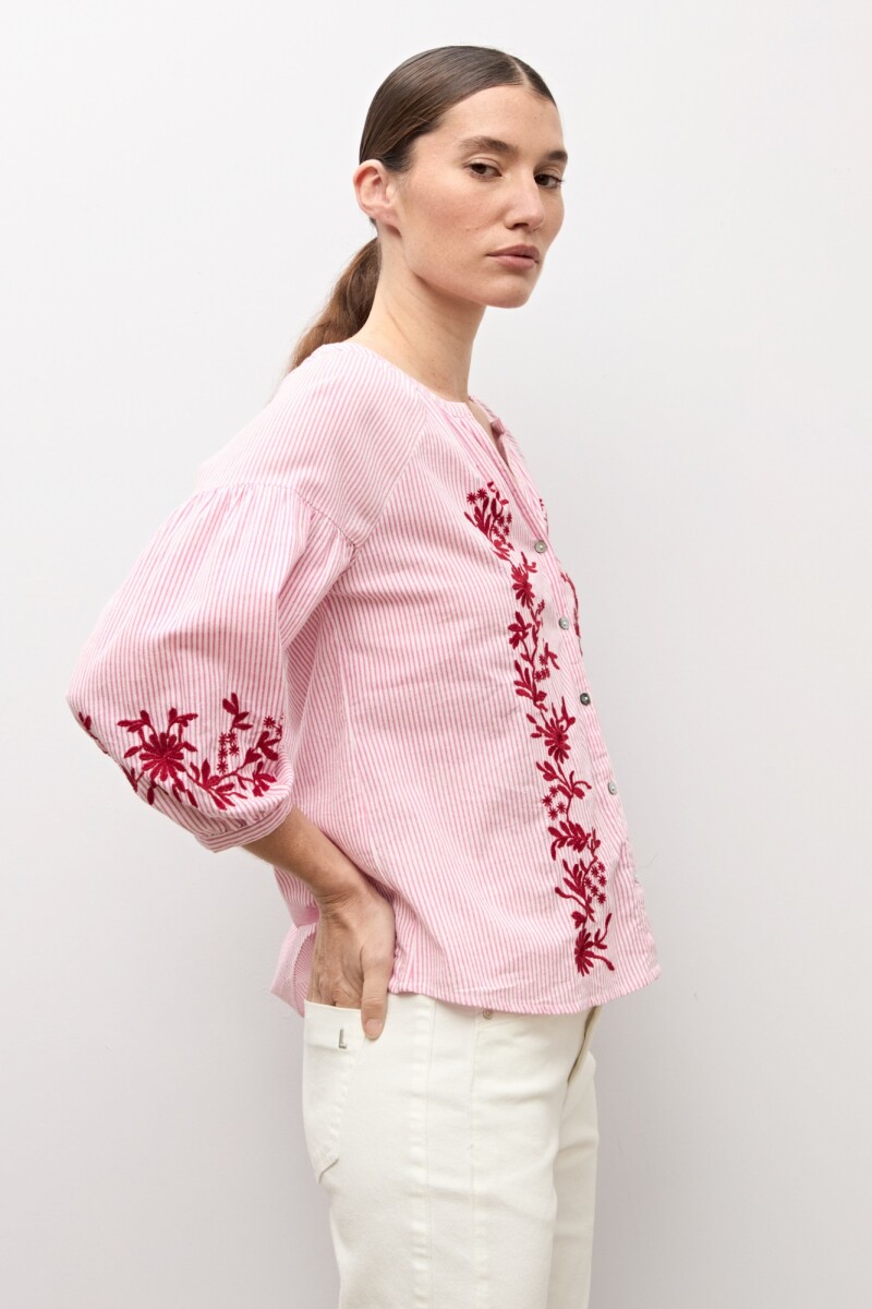 Blusa rayada con bordados rosa