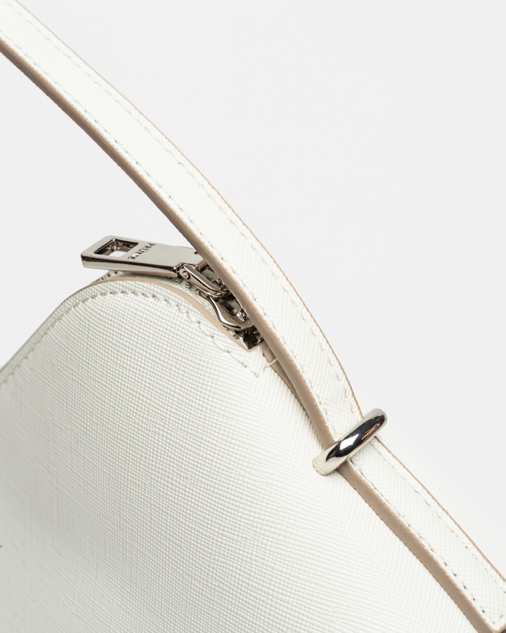 Bandolera Dyna En Efecto Cuero Blanco