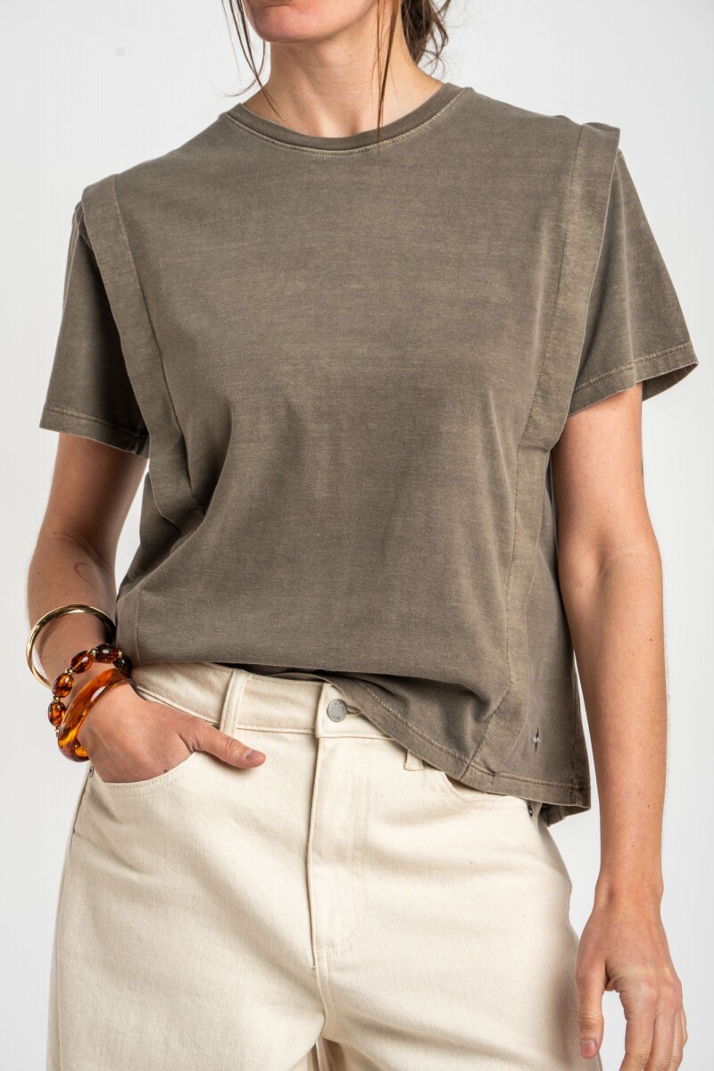 Remera Con Aplique Oliva