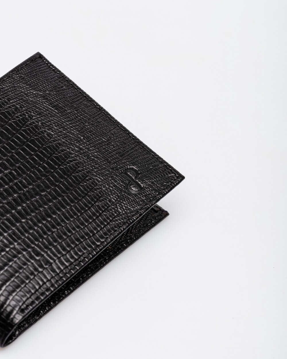 Billetera De Hombre Bernard En Cuero Grabado Lagarto Negro