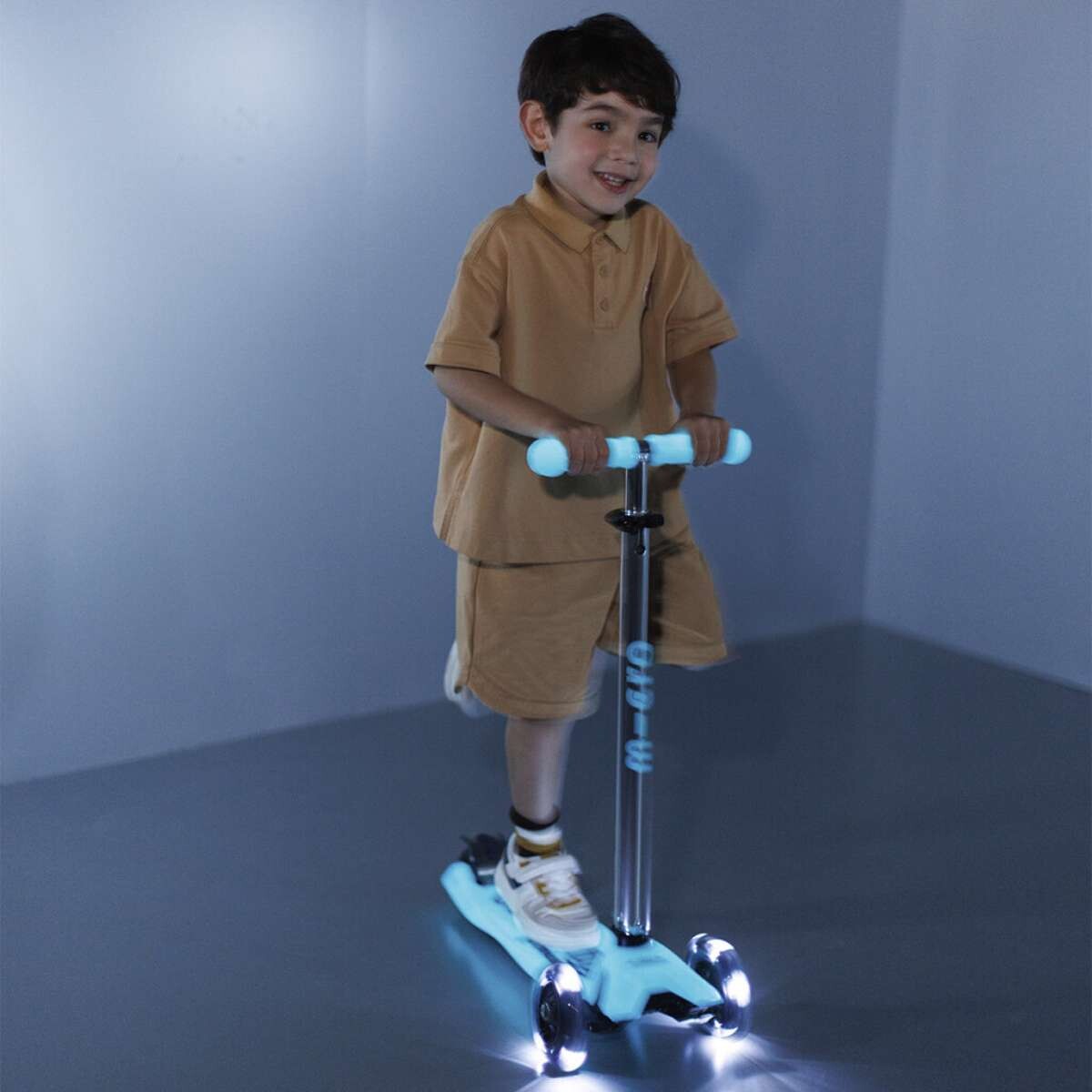 Monopatín Micro Maxi Glow LED Ajustable con 3 Ruedas - Azul 