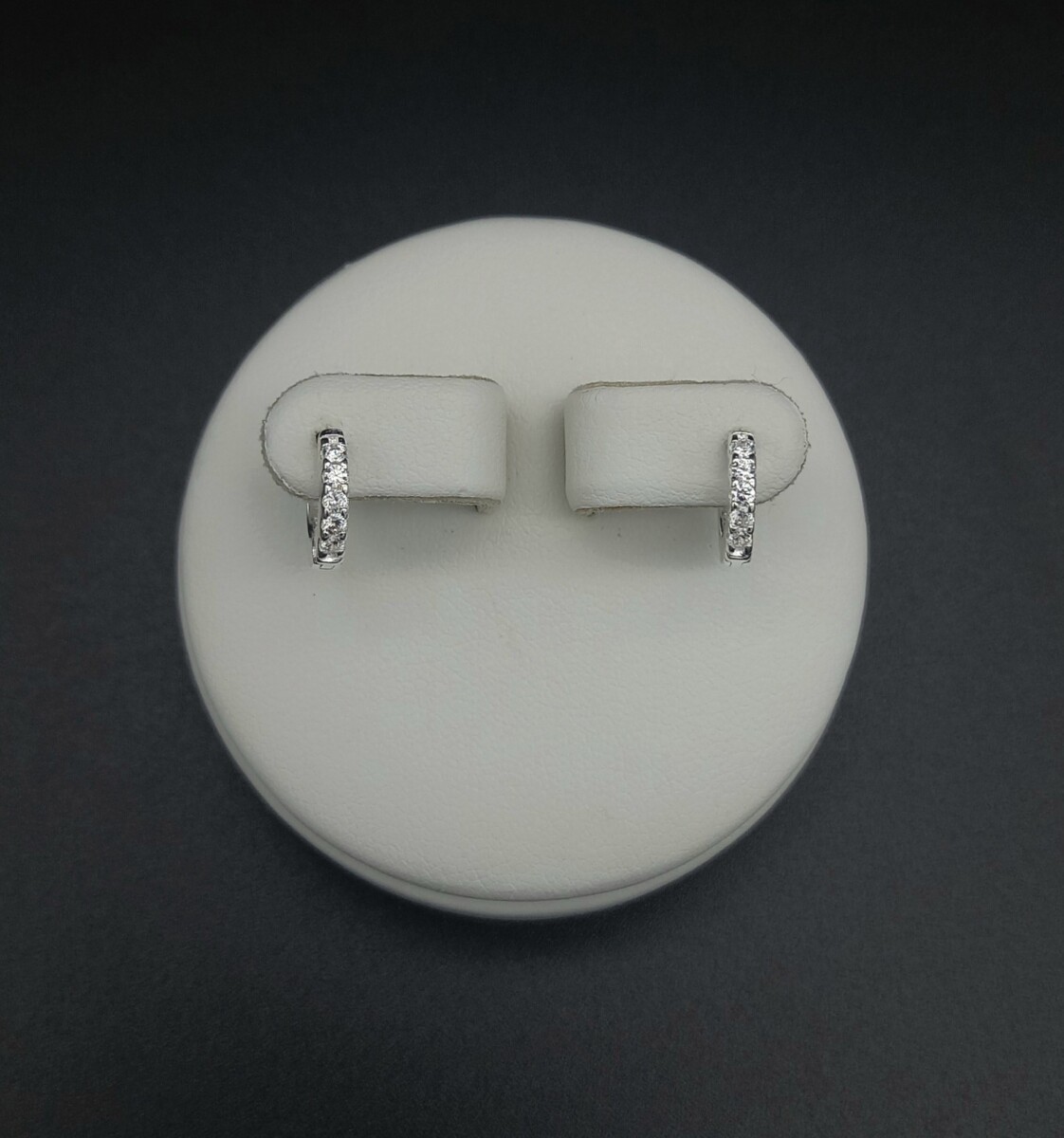 Par de aros de plata 925 con circonias. 