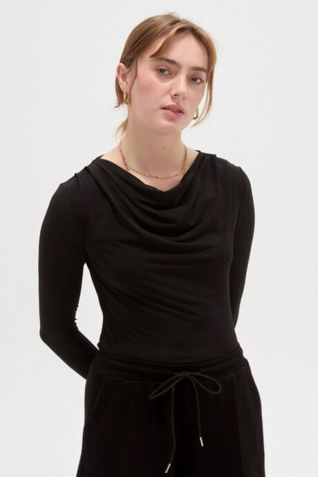 Remera Surer Negro