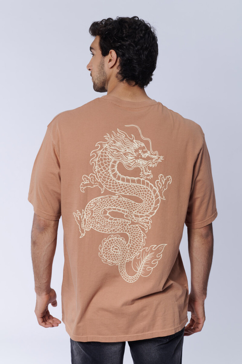 Remera oversize Dragon Camel