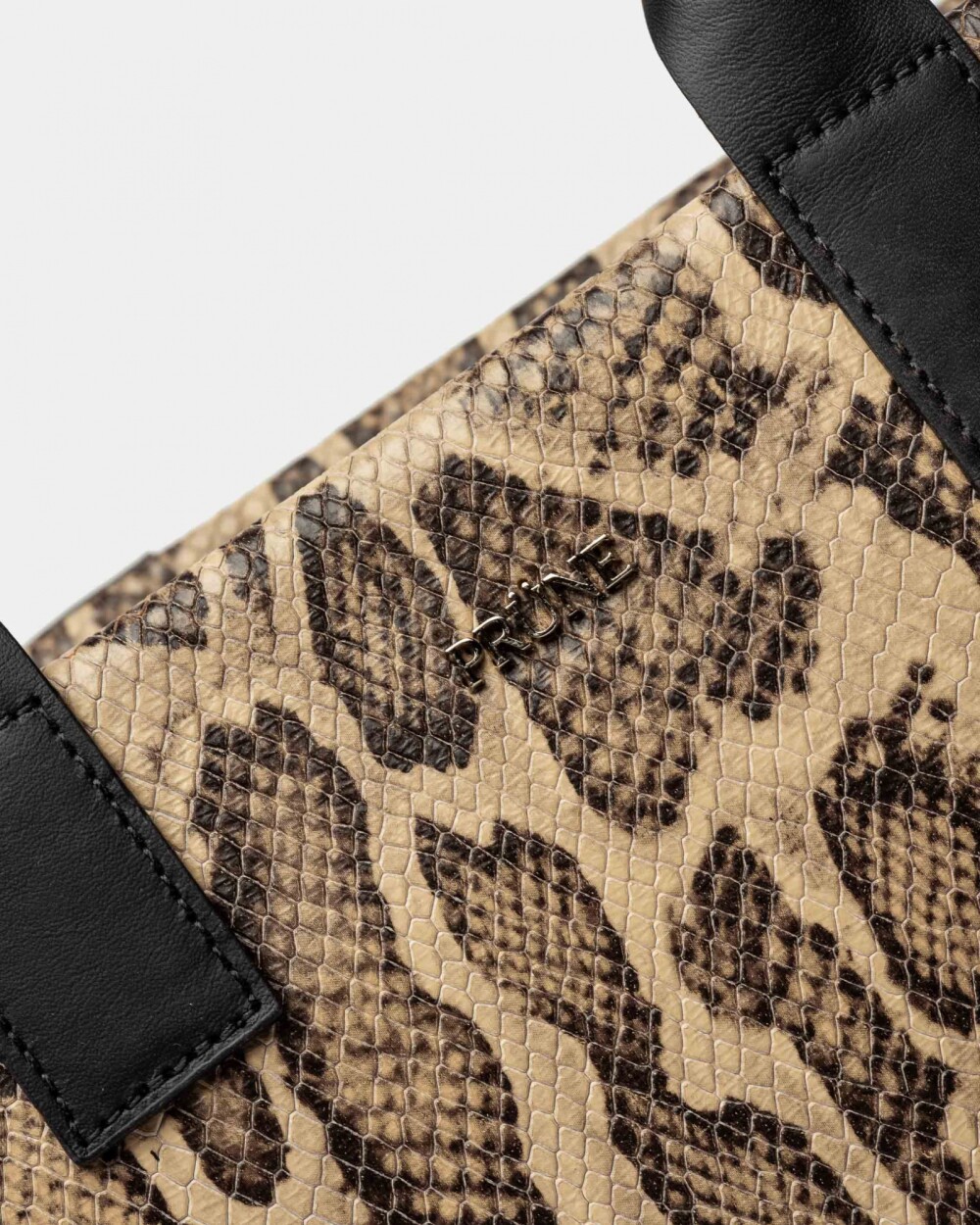 Cartera de Mano Capri En Cuero Grabado Pitón Beige