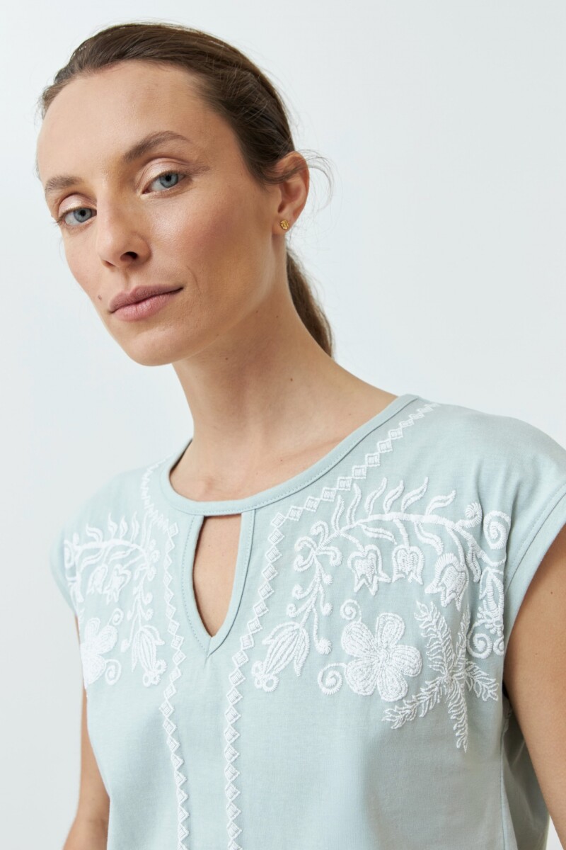 Remera estampada Jazmín Silvestre verde agua