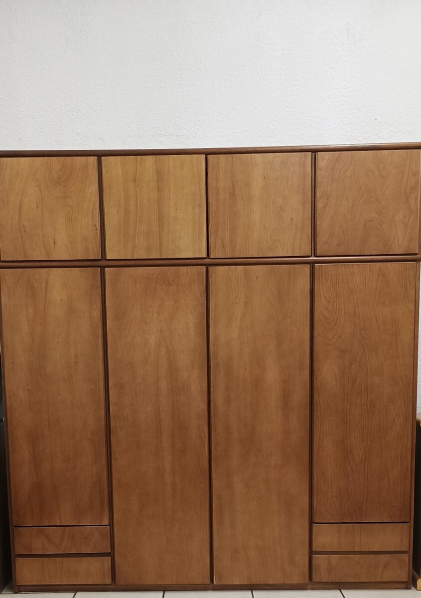 Ropero en Madera- 2.10 x 2.25 x 55 