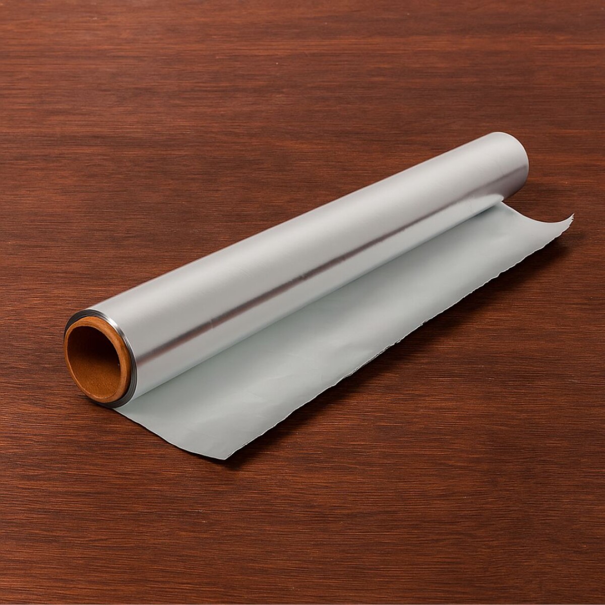 PAPEL DE ALUMINIO EN CAJA CON CORTE 30CM X 7 METROS 