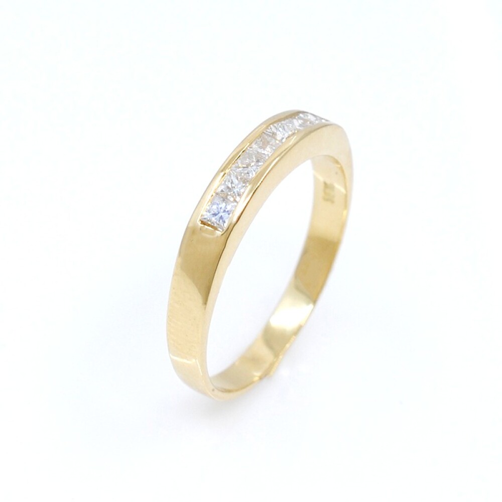Anillo en oro 18k amarillo y brillantes Anillo en oro 18k amarillo y brillantes
