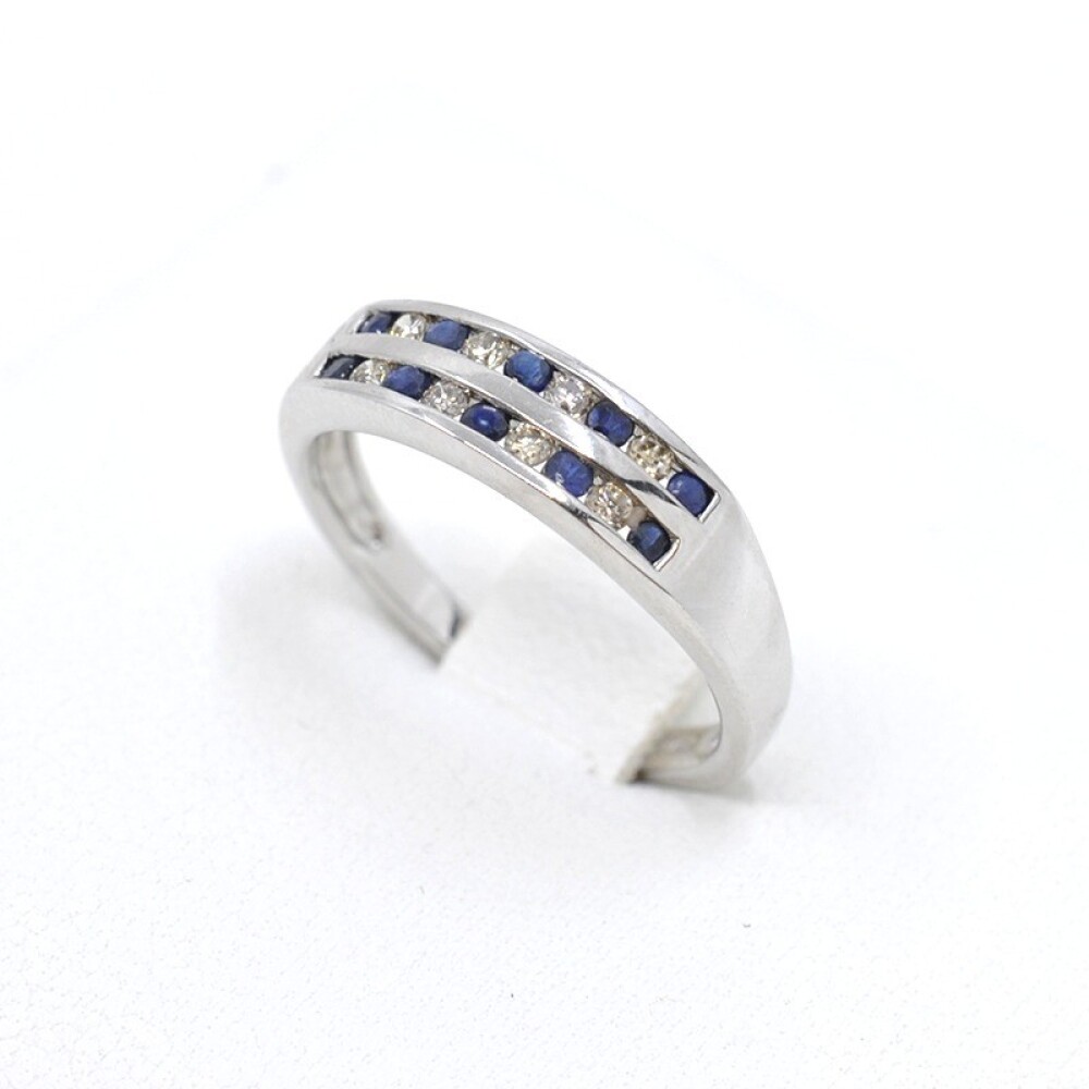 Anillo Medio Sin Fin En Oro Blanco, Brillantes Y Zafiros Anillo Medio Sin Fin En Oro Blanco, Brillantes Y Zafiros