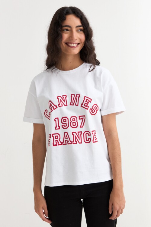 Remera m/c estampada colección Urbana BLANCO Y ROJO