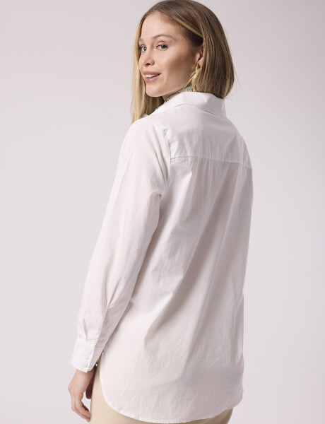Camisa con bordado blanco
