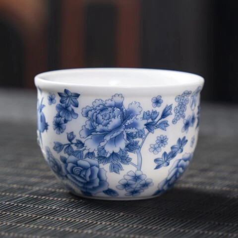 Taza flores azules sin asa 4.2x5.5cm Taza Flores Azules Sin Asa 4.2x5.5cm