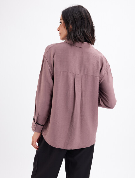 Camisa con vivos malva