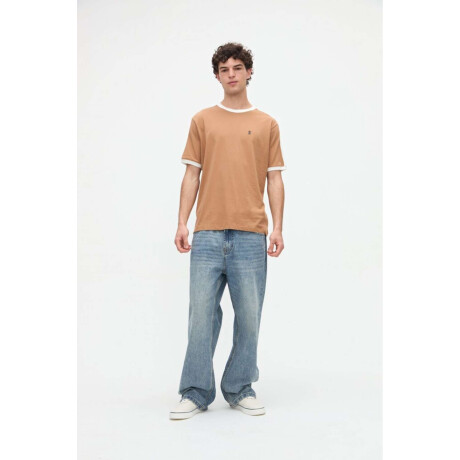 Remera Holst Tostado