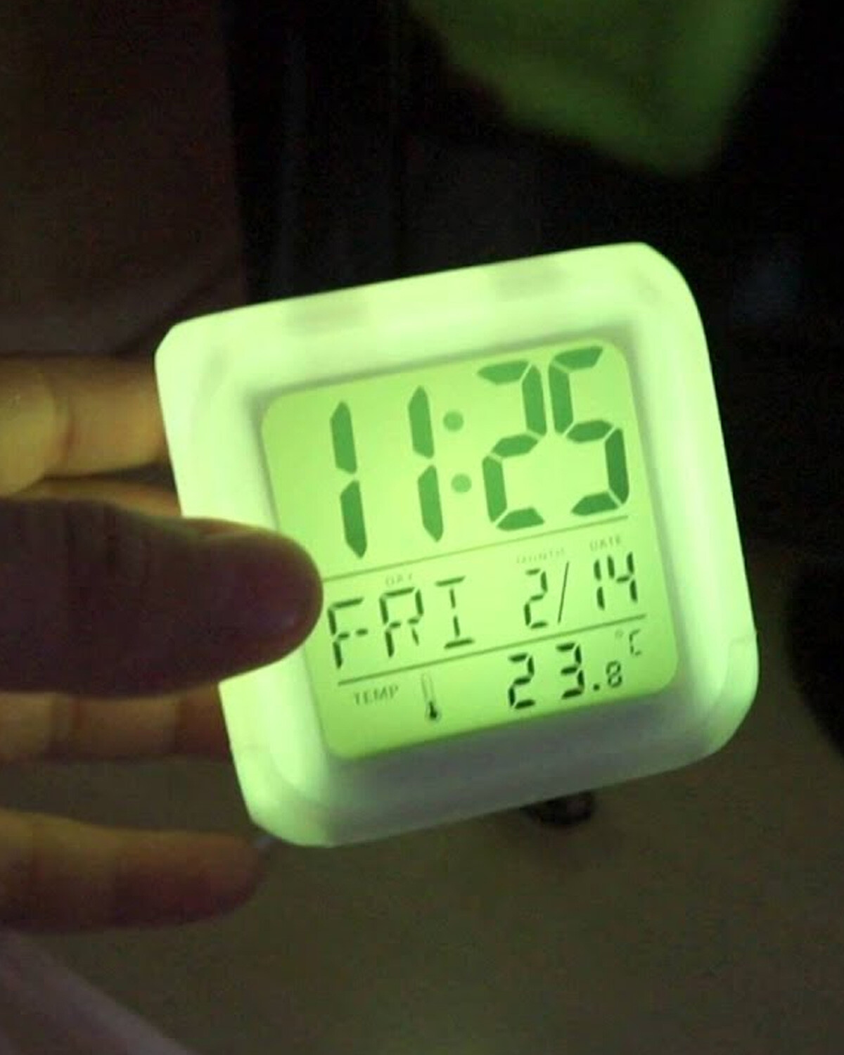 Reloj despertador con luz veladora LED con termómetro y fecha —  Electroventas