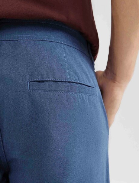 BERMUDA DE SARGA MODELO CHINO AZUL