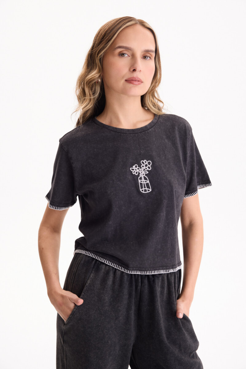 Remera Vase - Negro 
