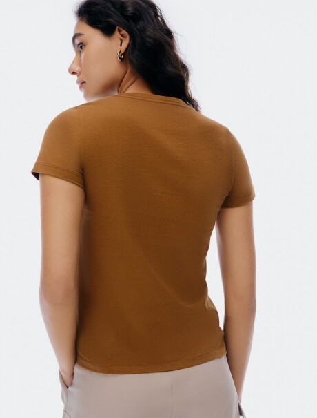 CAMISETA BÁSICA MANGA CORTA MARRÓN