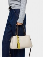 Bolso Tote Liso Con Colgante crudo