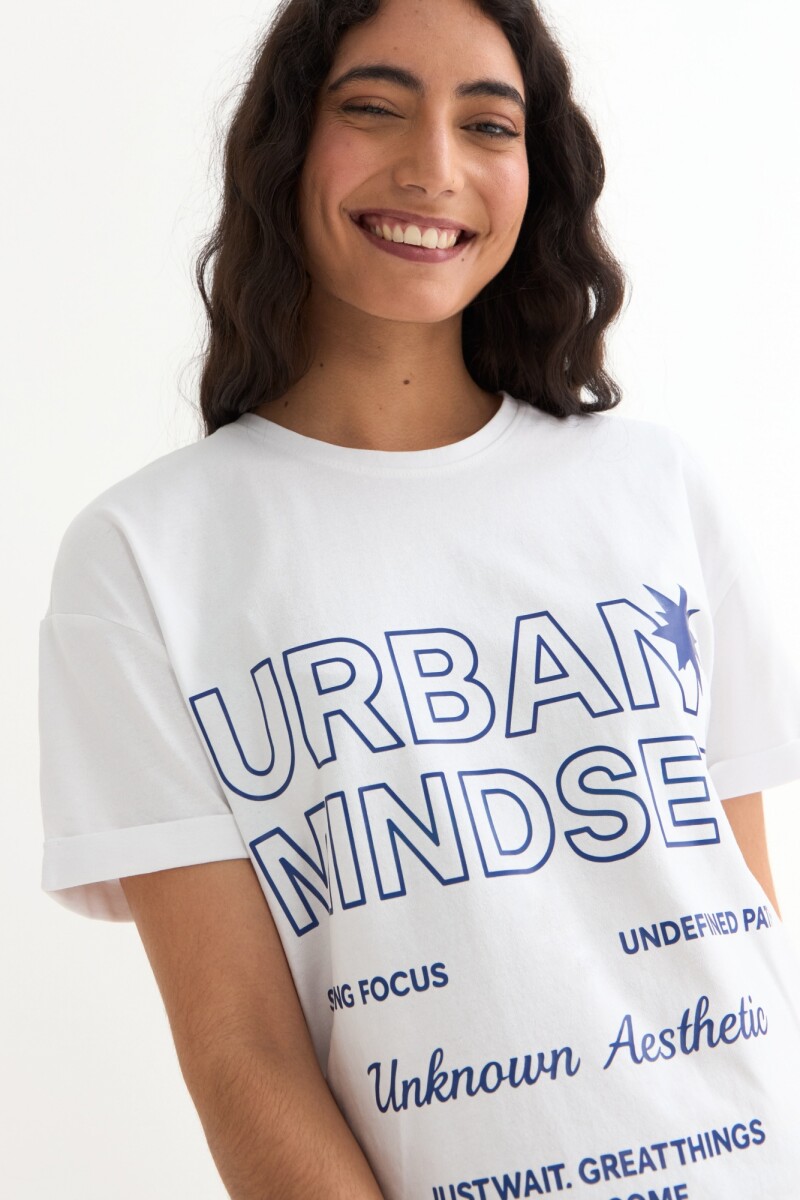 Remera m/c estampada colección Urbana BLANCO