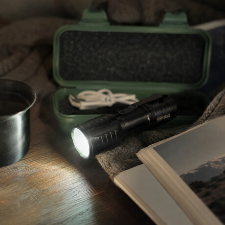 Mini linterna LED con estuche NEGRO