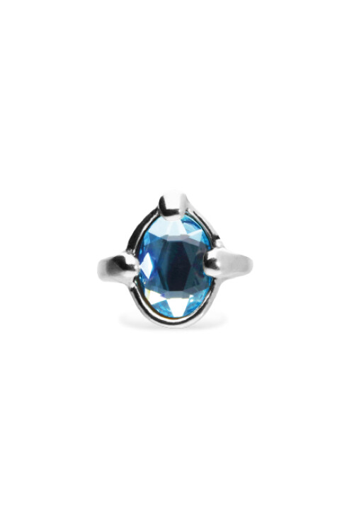 ANILLO DE ALEACIÓN DE METALES BAÑADO EN PLATA DE LEY CON UN CRISTAL FACETADO AZUL Anillo
