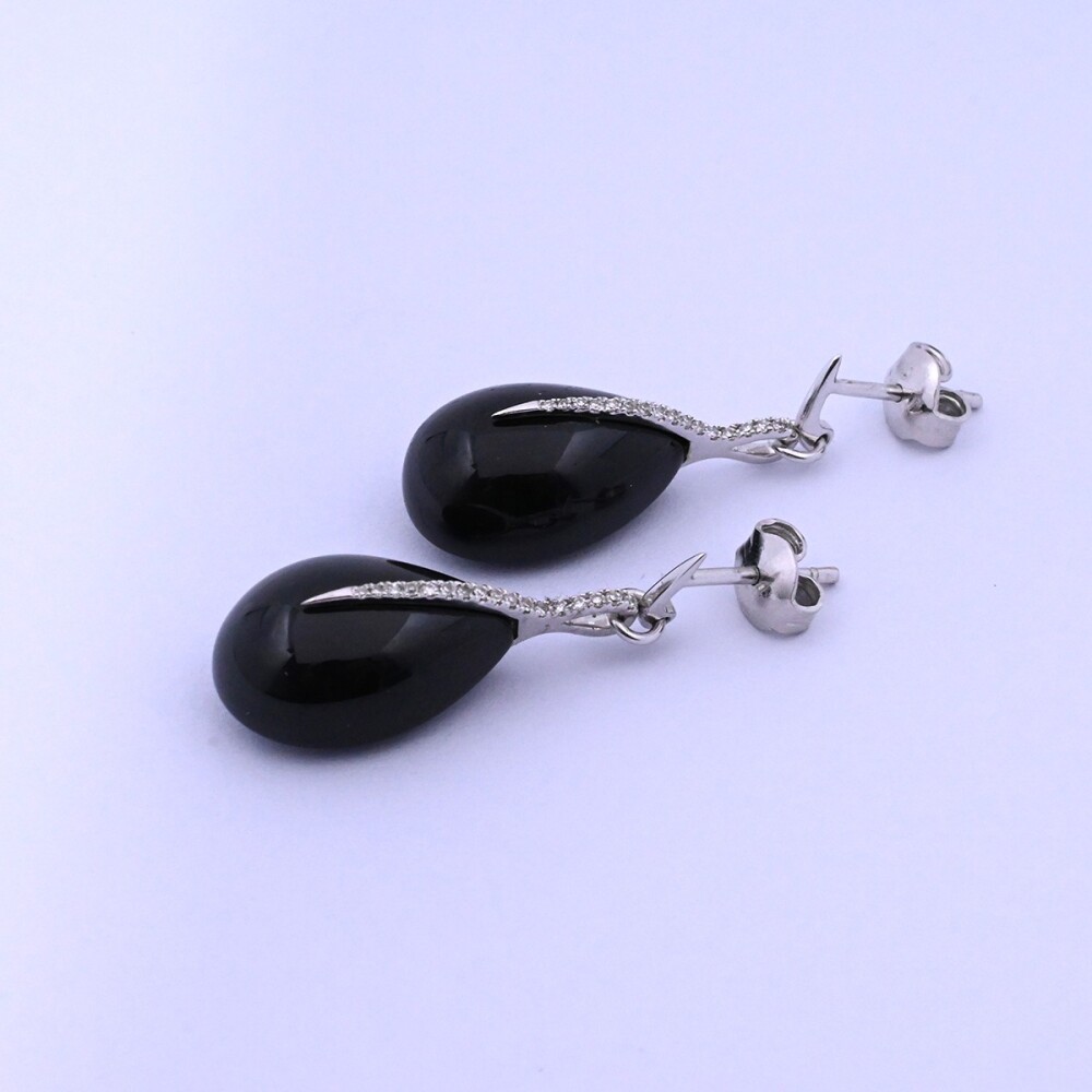 Caravanas oro 18k blanco con brillantes y onix. Caravanas oro 18k blanco con brillantes y onix.