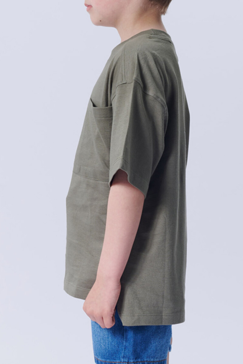 Remera oversize bolsillo Verde