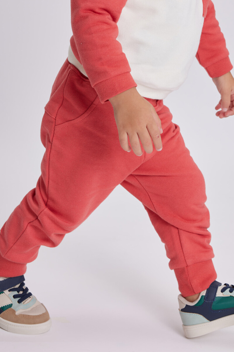 Pantalón deportivo cortes Rojo