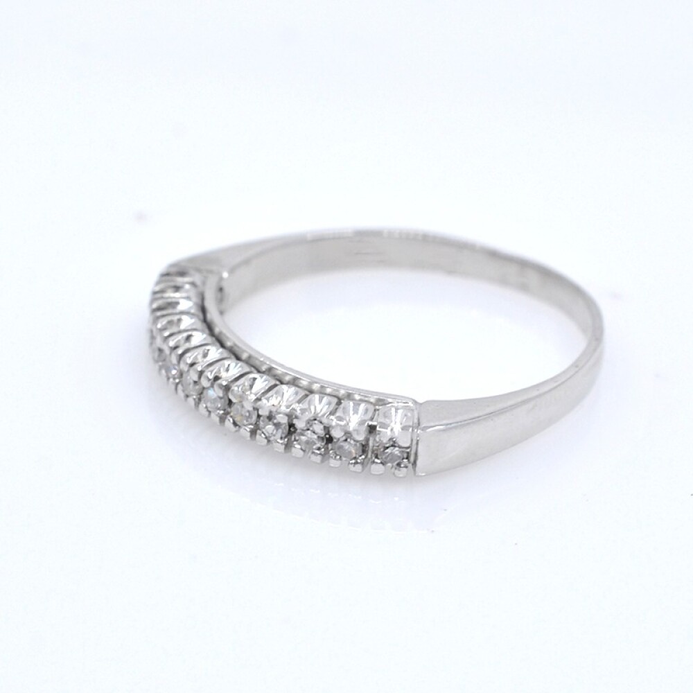 Anillo medio sin fin en oro 18k blanco con brillantes Anillo medio sin fin en oro 18k blanco con brillantes