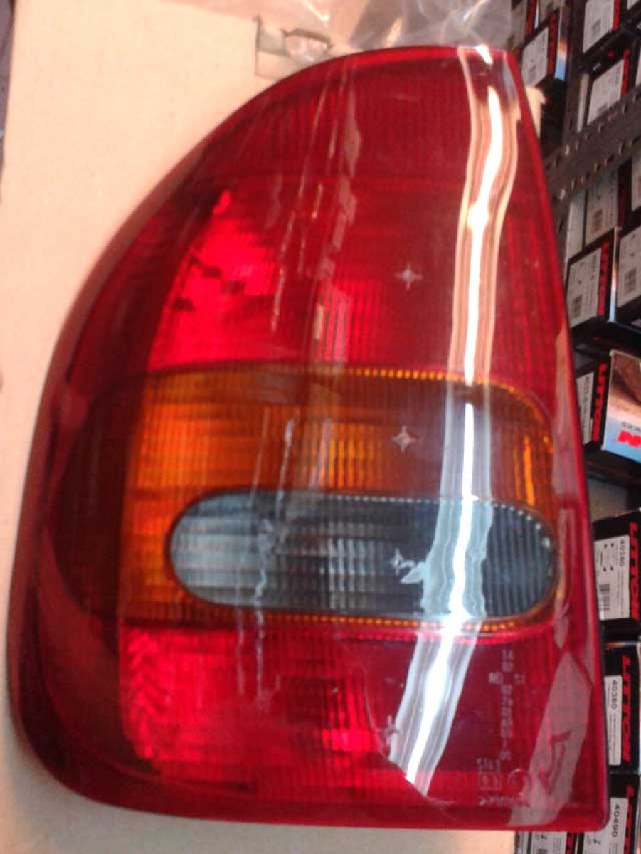 FAROL CHEVROLET TRAS.DER.CORSA 4P 97-01 - 