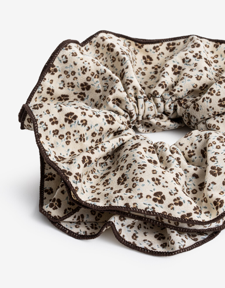 Skunzies Flores Skunzie Estampada Con Borde A Contratono. - Estampado Flores