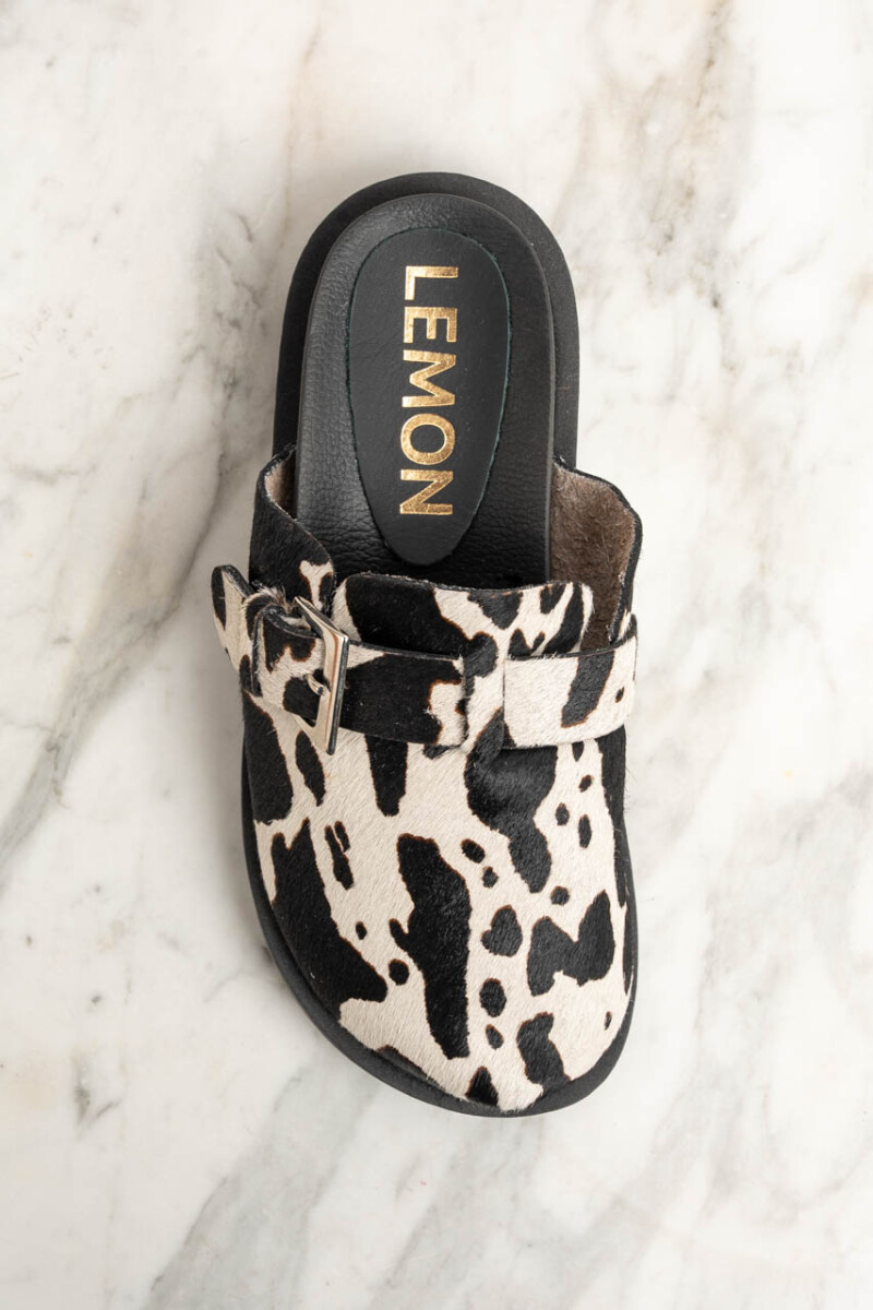 Zueco Cuero Vaca Negro