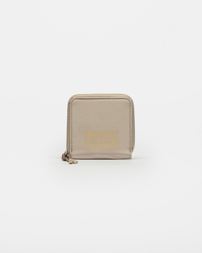 Billetera Azami en Nylon Taupe