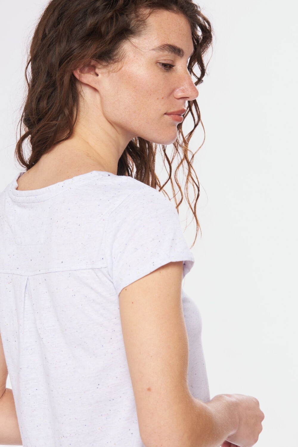 REMERA CON BOTONES Blanco