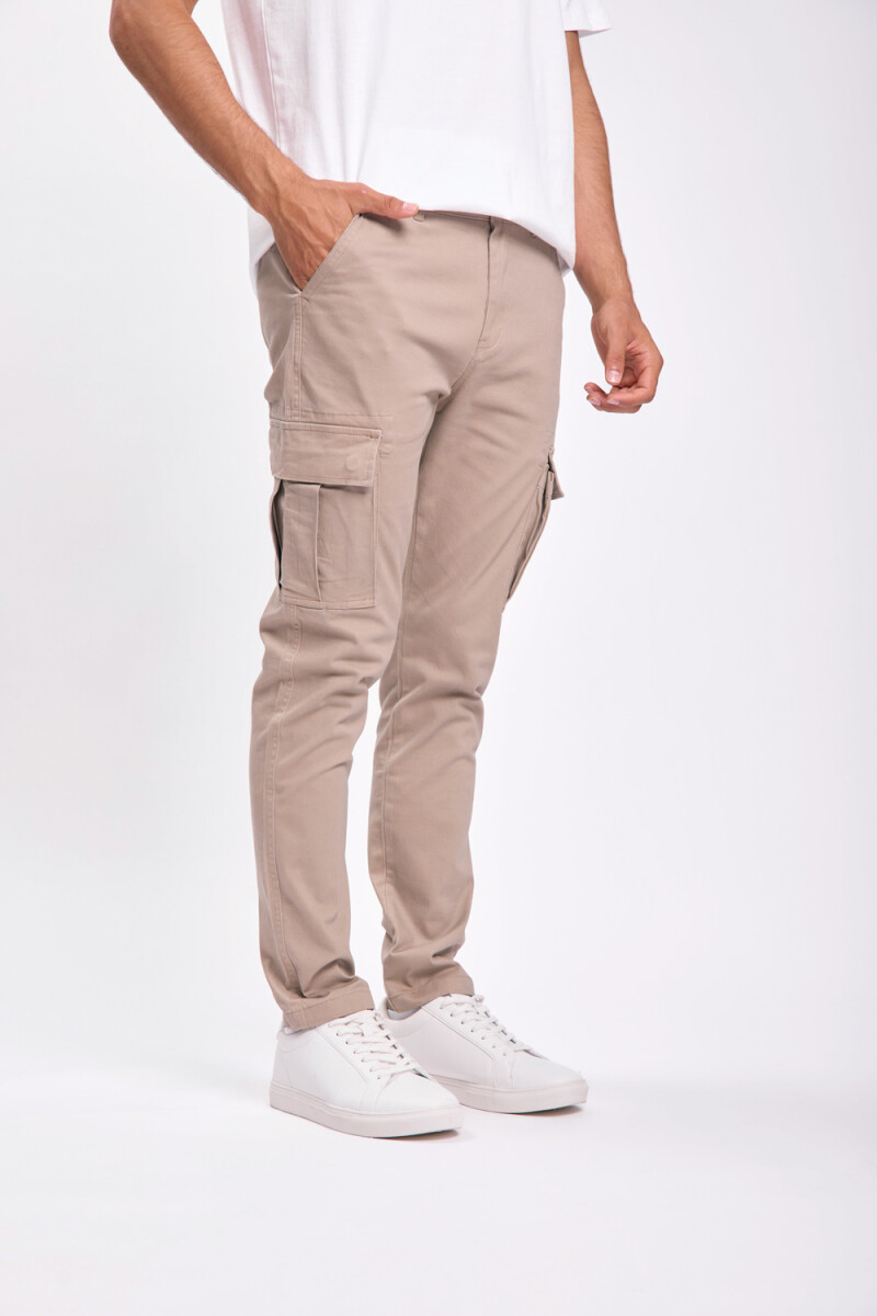 Pantalón cargo clásico Tostado