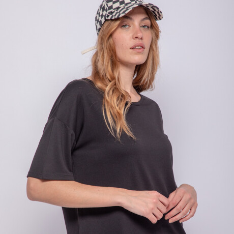 REMERA SELVA Negro