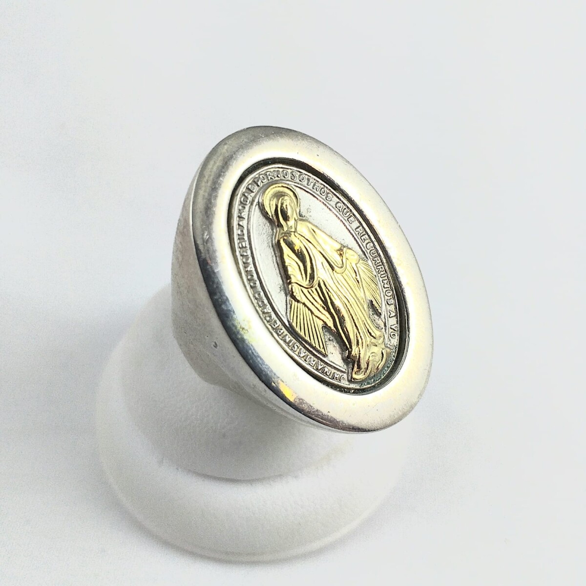 Anillo de plata 925 con detalles de double en oro 18Ktes, Virgen Milagrosa 30mm*20mm, diámetro interno 19mm #18. 