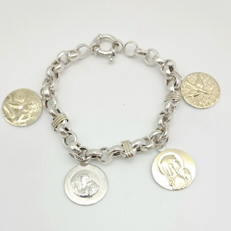 Pulsera religiosa de plata y double en oro 18 ktes con medallas. Pulsera religiosa de plata y double en oro 18 ktes con medallas.